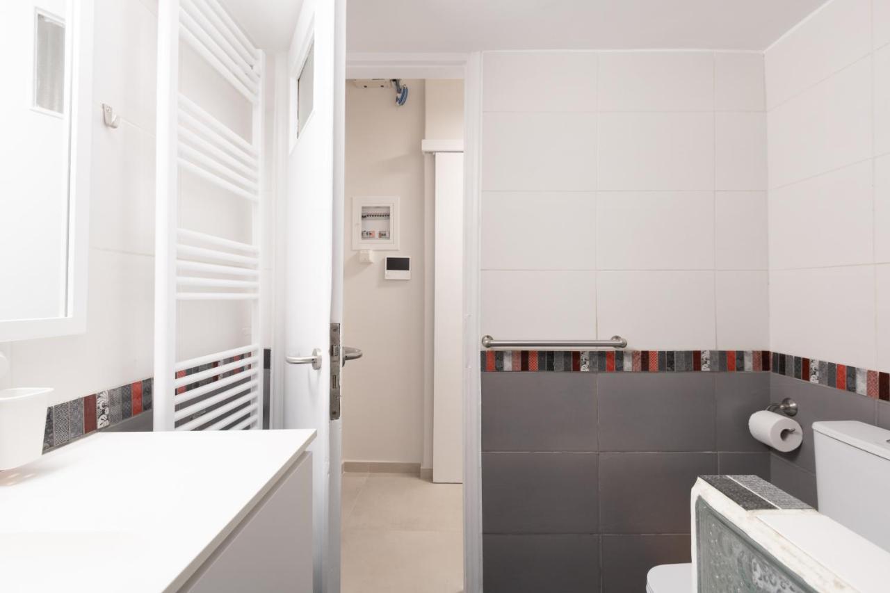 Modern 2-Bedroom Apt, 200M From The Acropolis 아테네 외부 사진
